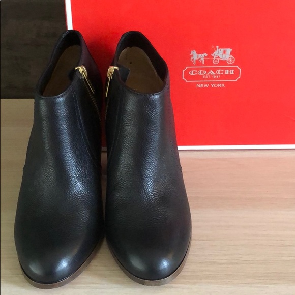 COACH BLACK LEATHER BOOTS - Picture 2 of 5